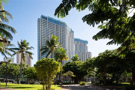 Ritz-Carlton Residences, Waikiki Beach Debuts Resort Completion – Guerin Glass