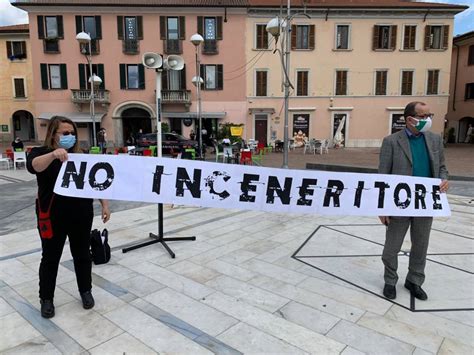 No Allinceneritore Manifestazione In Piazza VareseNews Foto