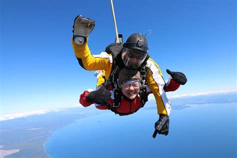 Lake Taupo 15,000-Foot Tandem Skydiving 2024