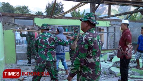 TNI Gelar Karbak Bantu Bersihkan Puing Puing Gempa Bumi TIMES Indonesia