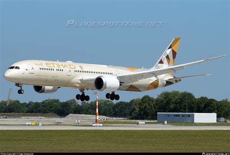 A Bnb Etihad Airways Boeing Dreamliner Photo By Hugo Schwarzer