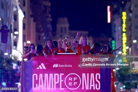 Alexia Putellas Of Spa Celebrates During The Victory Parade For The News Photo Getty Images