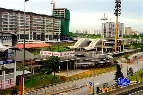 Bandar Tasik Selatan ERL Station near Terminal Bersepadu Selatan (TBS ...