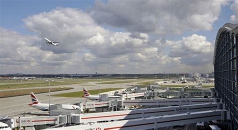 Londra Computer In Tilt Lo Spazio Aereo Chiuso Per Ore Voli Nel Caos