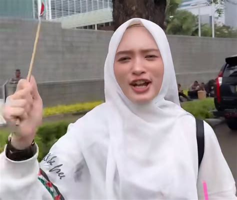 Ikut Aksi All Eyes On Rafah Di Kedubes Amerika Inara Rusli Kenakan