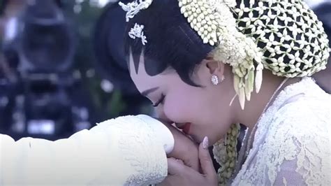 Momen Akad Nikah Via Vallen Dan Chevra Yolandi Kental Dengan Adat