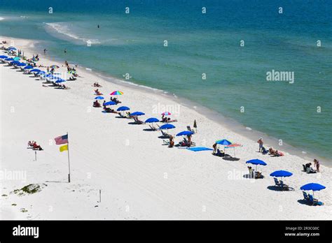 Gulf Shors Al Usa 3 De Mayo De 2023 Gente Fuera Disfrutando De Un Hermoso Día Soleado En