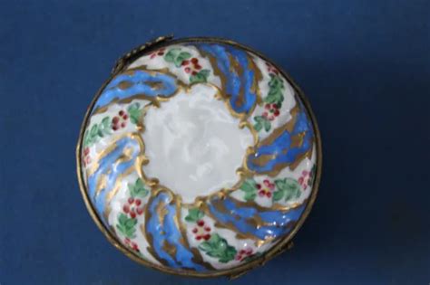 ANCIENNE GRANDE BOITE A PILULES RONDE EN PORCELAINE VERS 1920 Diam 7cm