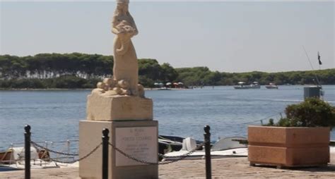 Statua Di Manuela Arcuri Porto Cesareo AGGIORNATO 2021 Tutto