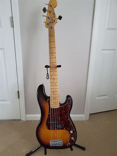 Squier Vintage Modified Precision Bass V Reverb