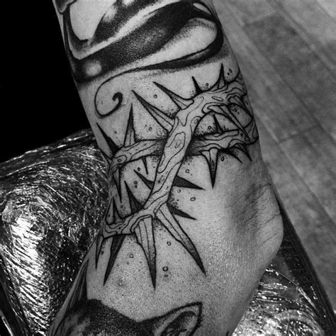 Thorns armband tattoo inked on the left arm Thorn Tattoo, Kritzelei ...