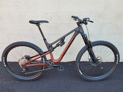 2023 Rocky Mountain Altitude C50 Pro Medium Carbon For Sale