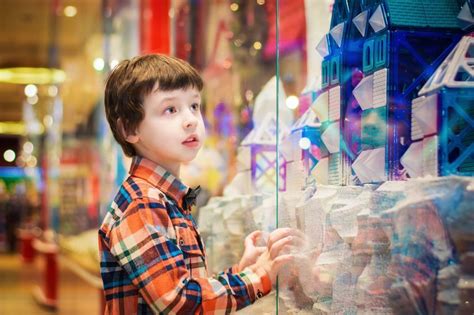 Christmas Shopping with Kids: Pros, Cons, and How-tos - Medical Associates of Northwest Arkansas