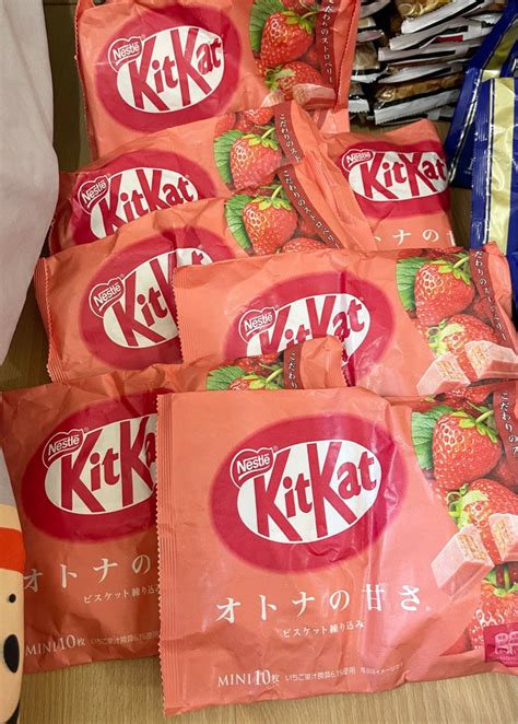 Kitkat Strawberry Food And Drinks Packaged And Instant Food On Carousell