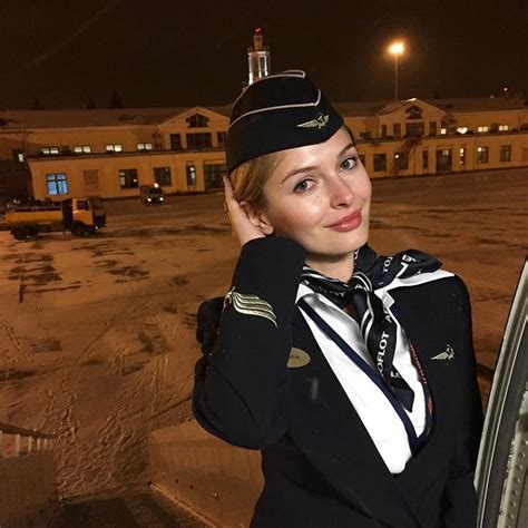 Pin De 310aflsu En стюардессы Air Hostess Azafata De Vuelo Mujer