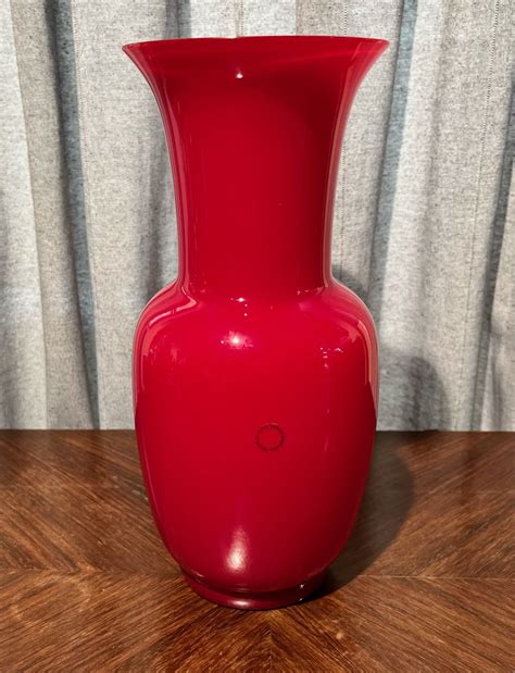 Vaso In Vetro Rosso Incamiciato In Vetro Bianco Venini De Munari