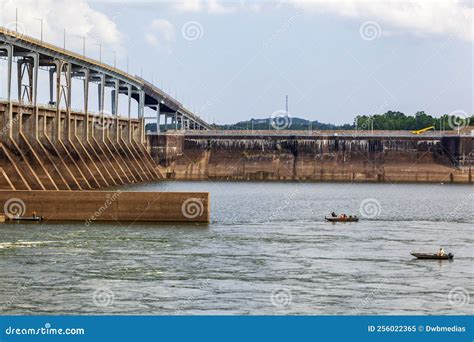 Boats On Pickwick Landing Dam Stock Image Image Of Fishing Hardin