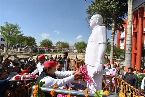 रायबरेलीः अखिलेश ने किया मान्यवर कांशीराम की प्रतिमा का अनावरण कहा हम डॉ0 अम्बेडकर कांशीराम के