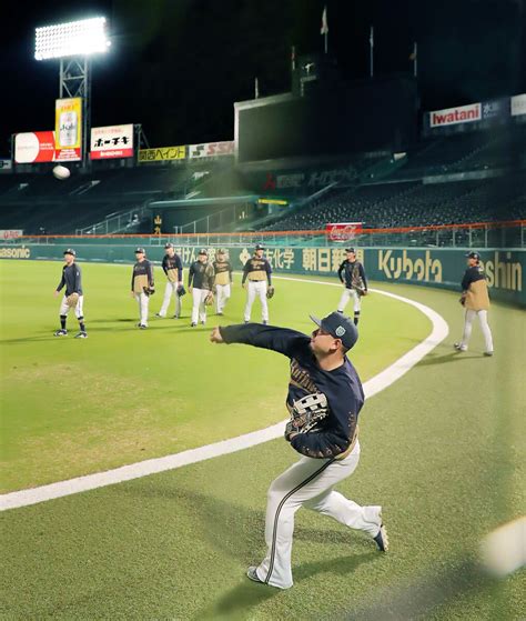 【オリックス】森友哉、7年ぶりの甲子園右翼守備「怖いっすね」ナイター練習で入念にノック ライブドアニュース