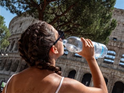 Val de aer african peste Italia Temperaturi de până la 45 47C