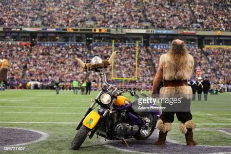 Minnesota Vikings Mascot Ragnar Stands During The National Anthem News Photo Getty Images