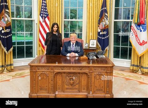 Trumpf Trifft Kim Stockfotos Und Bilder Kaufen Alamy