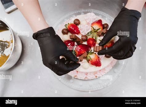 Female Baker Decorating Cake On Table In Bakery Stock Photo Alamy