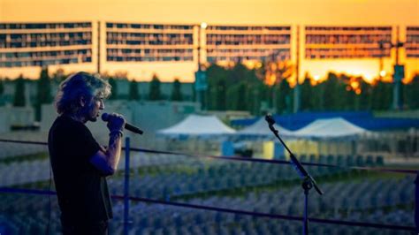 Ligabue La Notte Di Certe Notti Sbarca Alla Reggia Di Caserta