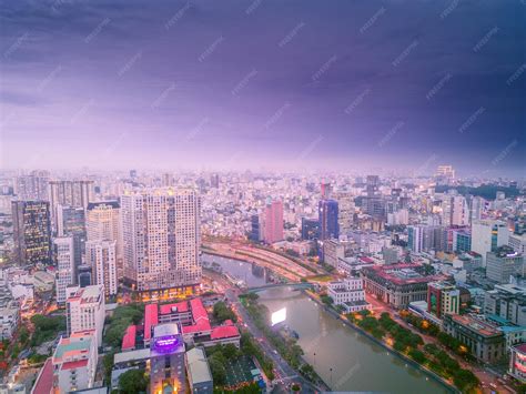 Vista aérea panorâmica da cidade de ho chi minh e do rio saigon vietnam