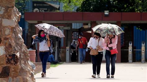 Delhi Sizzles As Heatwave Sends Temperature Soaring Imd Issues Yellow