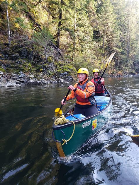 How To Whitewater Canoe A Beginners Guide Rapids Riders Sports