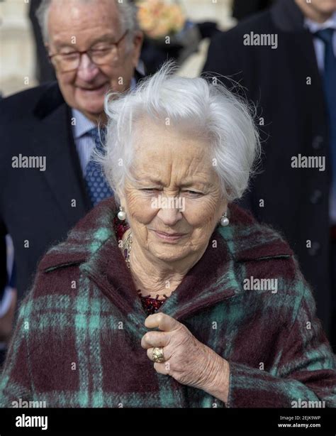 La Famille Royale De Laken Belgium Pendant Une Messe Pour