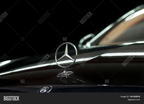 Mercedes Benz Emblem Image & Photo (Free Trial) | Bigstock