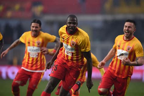 Diabat Fa Sognare Il Benevento Foto Sportmediaset