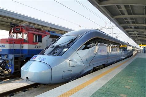 S Korea S High Speed Electrical Train KTX Eum Makes Commercial Debut