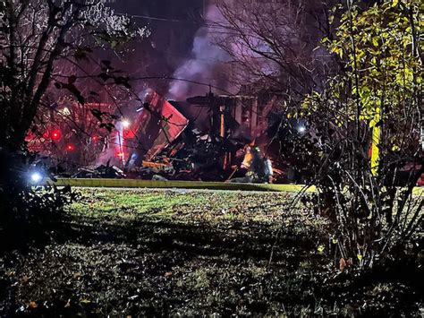 Video Una Casa Explota En Virginia Cuando La Polic A Se Dispon A A