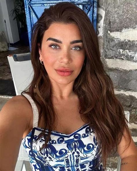 Kısmetse Olur un yeni sunucusu ünlü model oldu Gözler Öykü Serter i