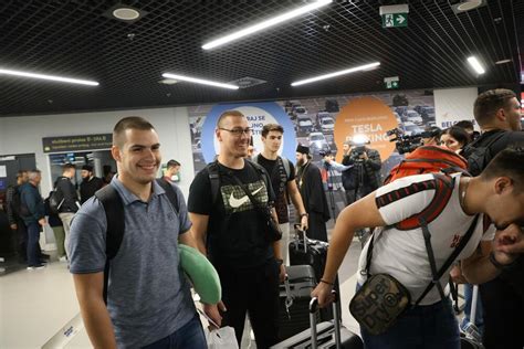 Avion sa srpskim državljanima iz Tel Aviva sleteo u Beograd Kurir