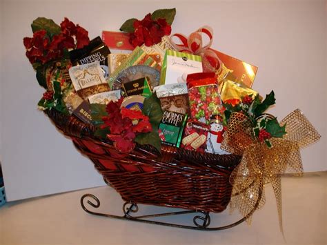 30 Best Christmas Gift Basket Ideas For Families And Others