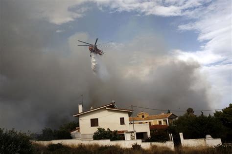 Incendi In Grecia Migliaia Di Persone Evacuate