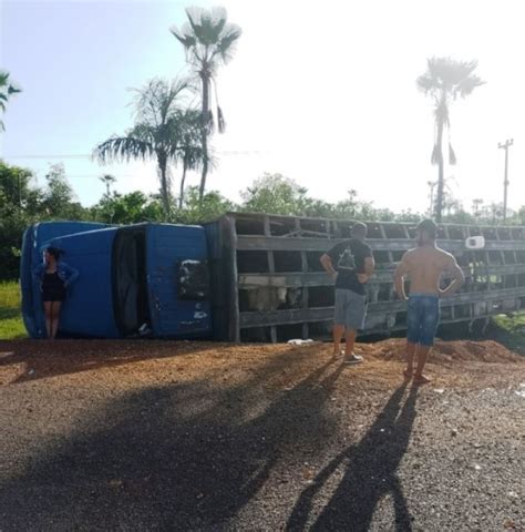 Caminh O Carga De Bois Tomba Em Rodovia Do Piau Portal Not Cias