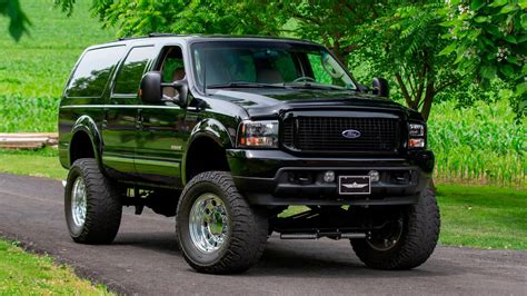 Lifted Diesel Ford Excursion Rolls Over The Competition Ford Truck