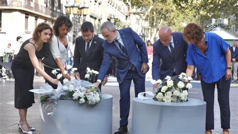 Barcelona Homenajea A Las Víctimas Del 17 A En Un Clima Menos Crispado