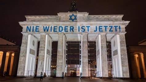 Berlin Brandenburger Tor Erstrahlt In Israels Farben Nie Wieder Ist