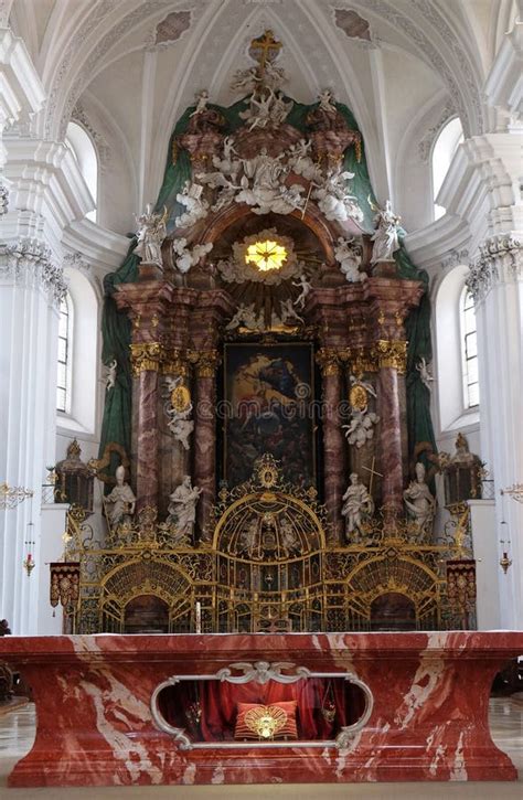 Altar Principal En La Basílica De San Martín Y De Oswald En Weingarten