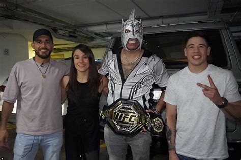 Brandon Moreno Alexa Grasso y Pantera Rodríguez presumen sus títulos