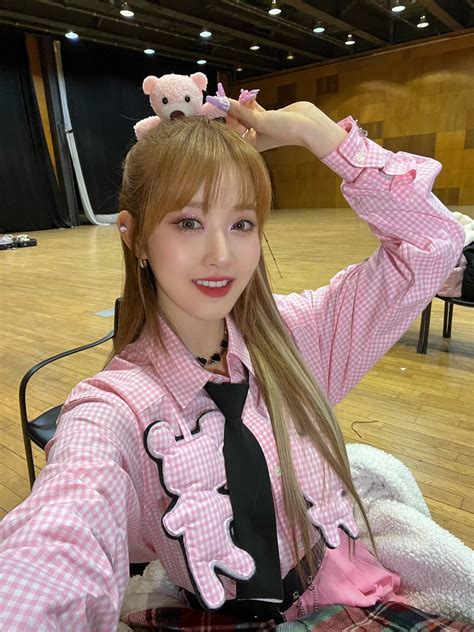 Stayc스테이씨 On Twitter 🐩💬 틈 날땐 테디베어 복습하기1🐻 ️ Stayc 스테이씨 Sieun 시은