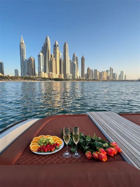 Dubai privétour op een jacht met zwemmen bij Palm Jumeirah GetYourGuide