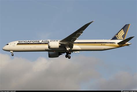 V Scv Singapore Airlines Boeing Dreamliner Photo By Walandpl