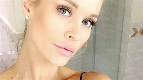 Joanna Krupa Przekonuje E Oczy Nie K Ami I Wrzuca Kolejne P Nagie